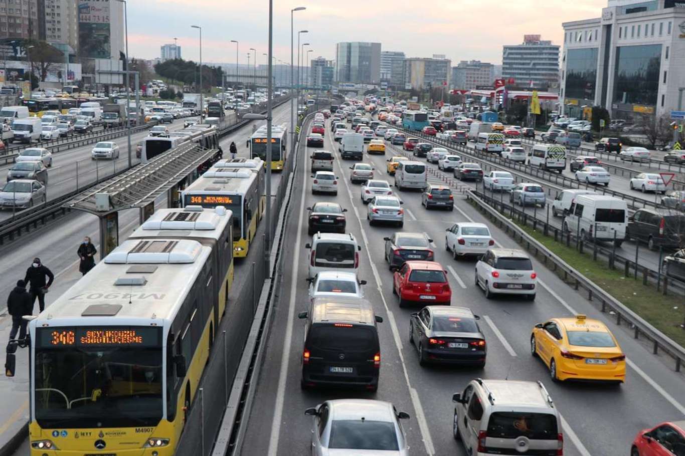 Kasım ayında 88 bin taşıtın trafiğe kaydı yapıldı Kasım ayında 88 bin taşıtın trafiğe kaydı yapıldı